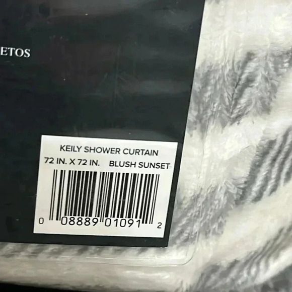 Ugg Keily Shower Curtain- Rare to find - Picture 8 of 8